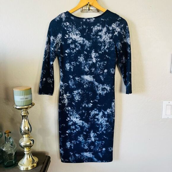 Auditions dresses | NWOT size M blue white tie dye 3/4 sleeve bodycon knee lengt - Picture 2 of 6